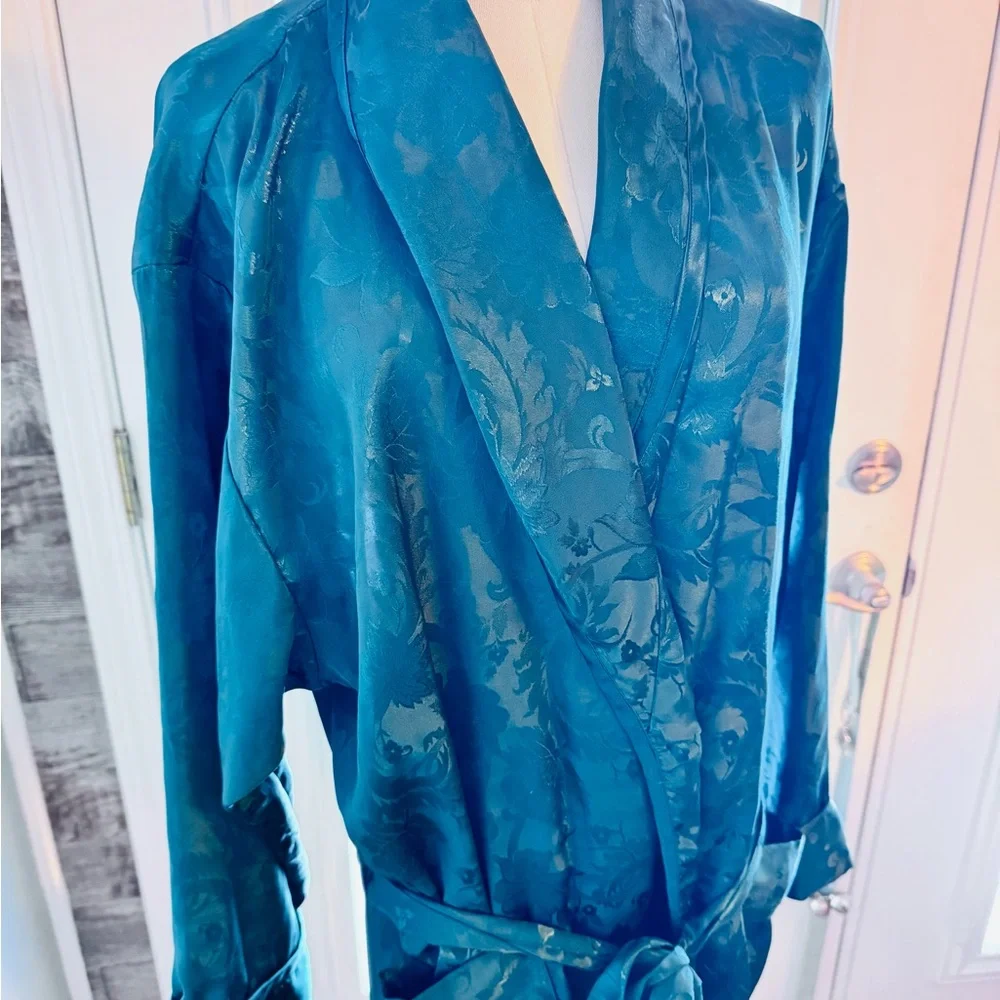 Victoria's Secret Robe SZ‎ M/L